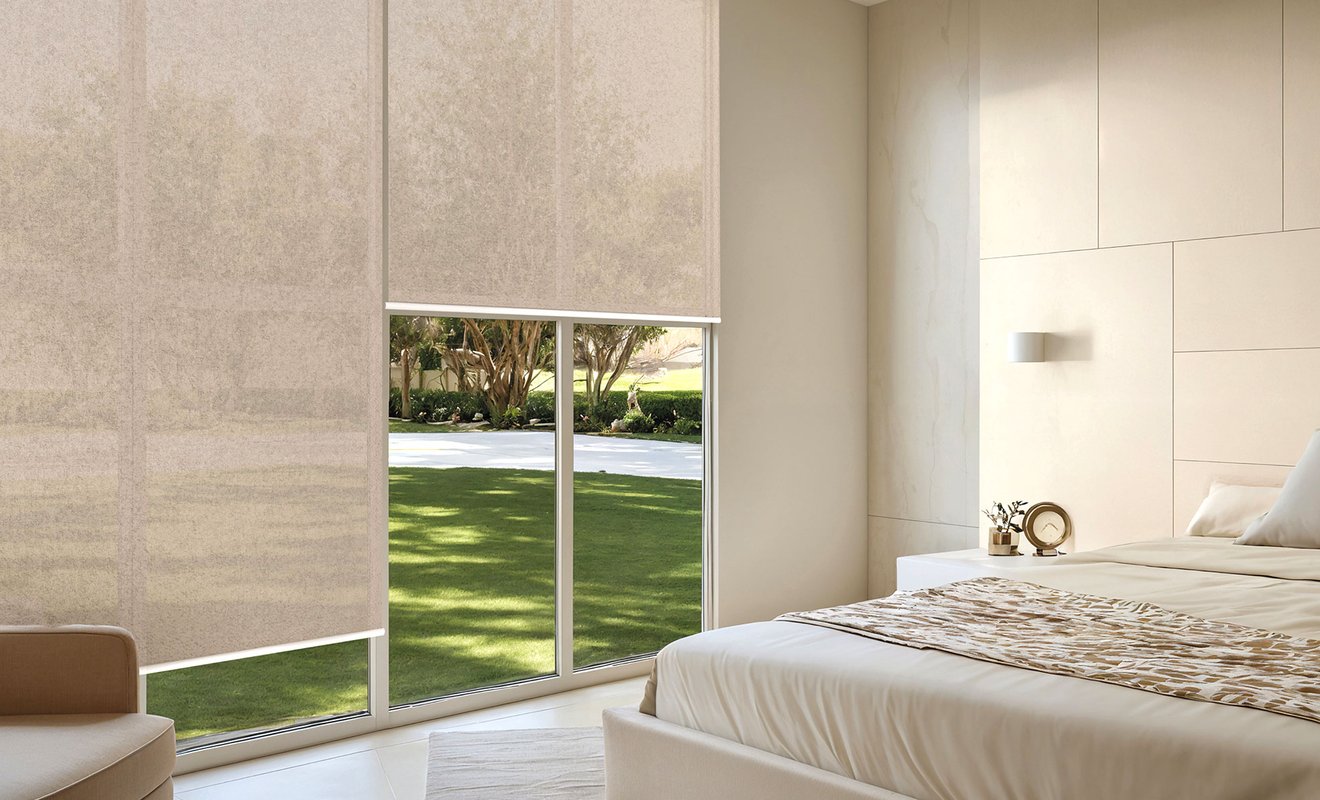 Farz-persiana-enrollable-beige-cuarto