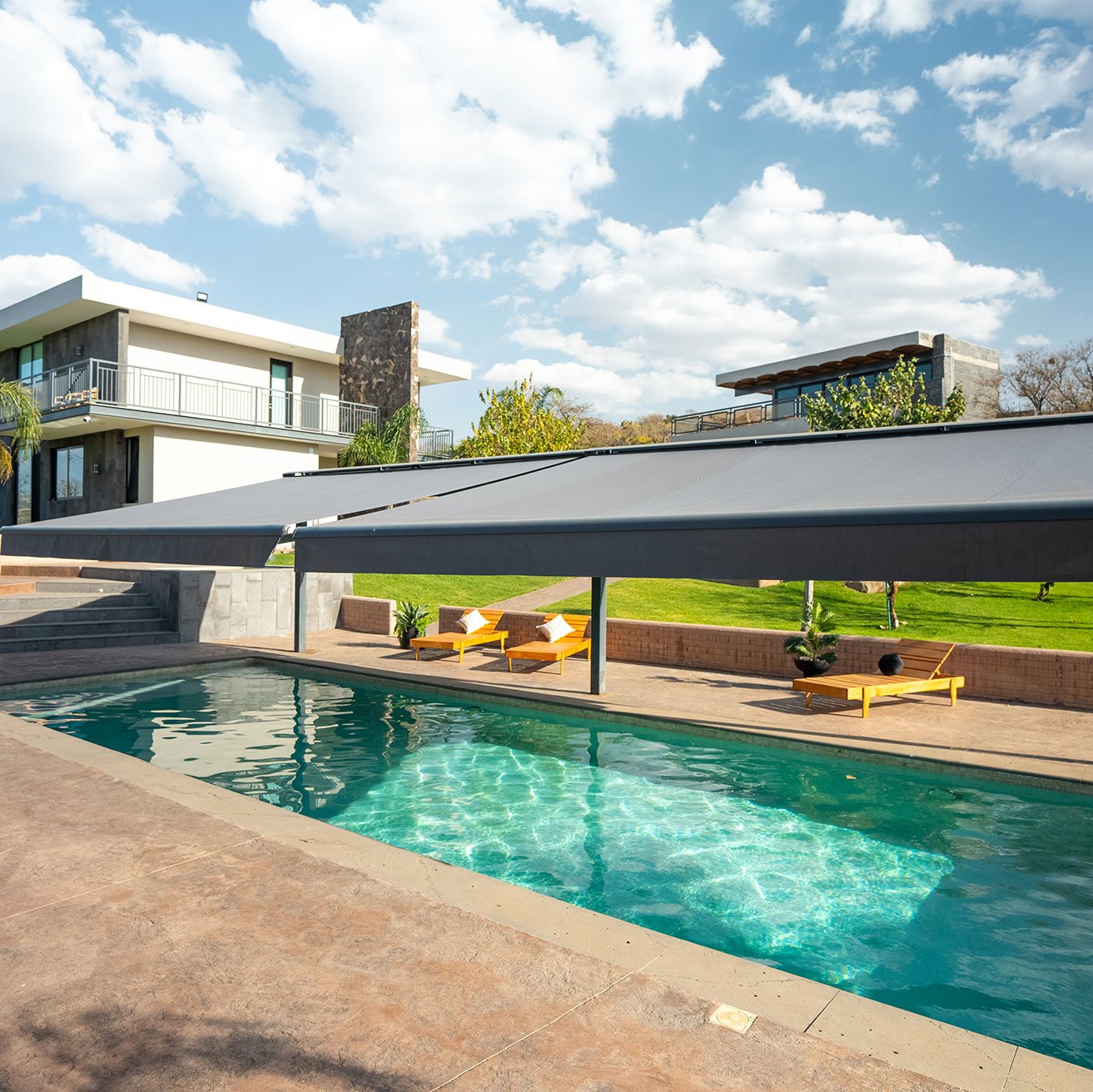 Farz-toldo-proyeccion-desplegado